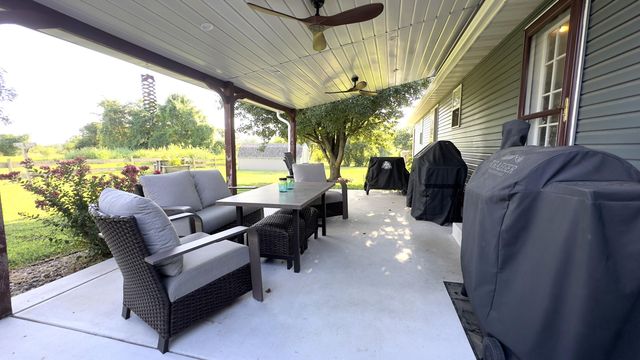 1178 E 418th Road, Bolivar, MO 65613