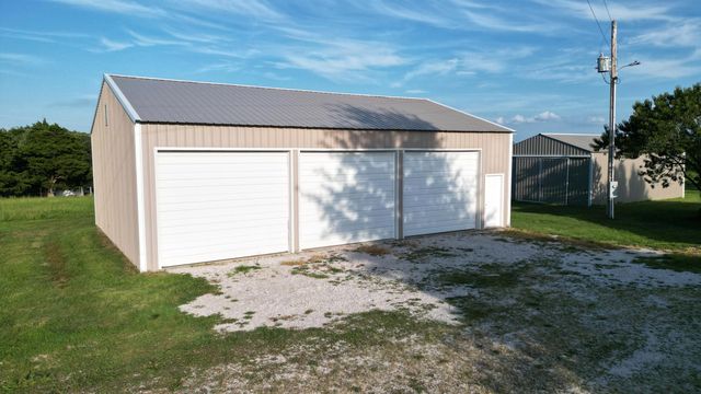 1178 E 418th Road, Bolivar, MO 65613