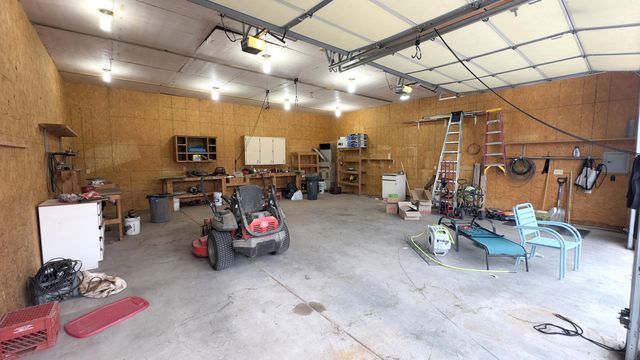 1178 E 418th Road, Bolivar, MO 65613