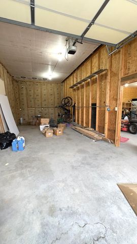 1178 E 418th Road, Bolivar, MO 65613