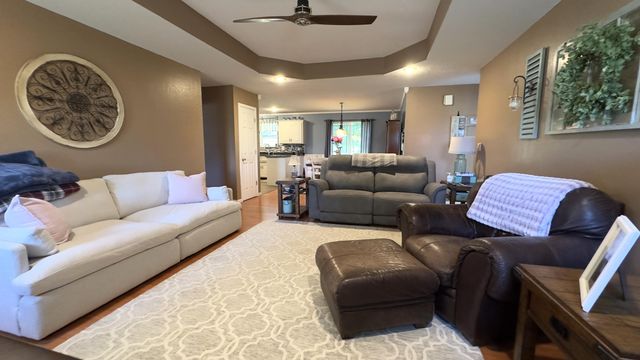 1178 E 418th Road, Bolivar, MO 65613