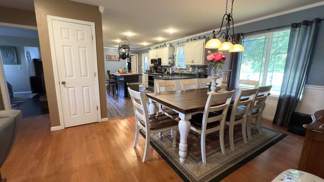 1178 E 418th Road, Bolivar, MO 65613