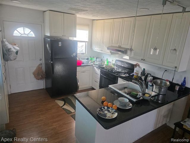 6165 Nightingale Street, Dearborn Heights, MI 48127