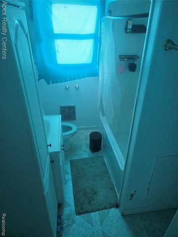 6165 Nightingale Street, Dearborn Heights, MI 48127