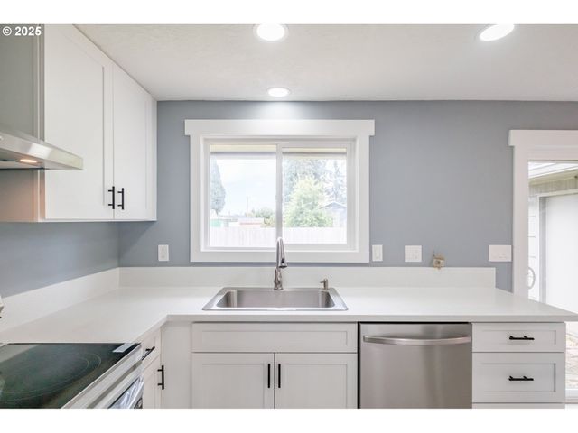 3365 Glendale Ave Ne, Salem, OR 97301