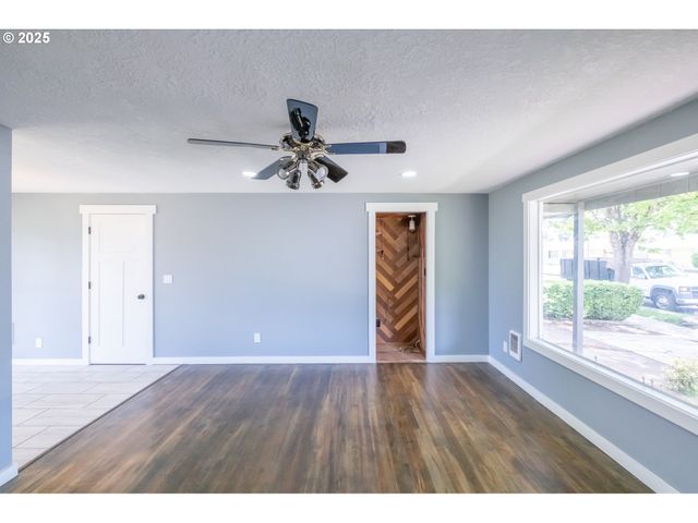 3365 Glendale Ave Ne, Salem, OR 97301