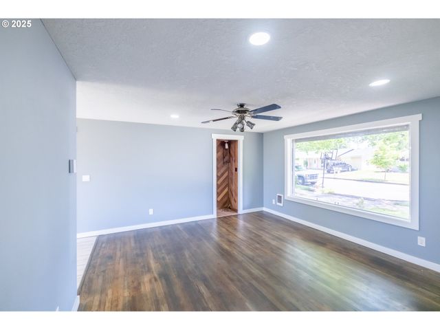 3365 Glendale Ave Ne, Salem, OR 97301