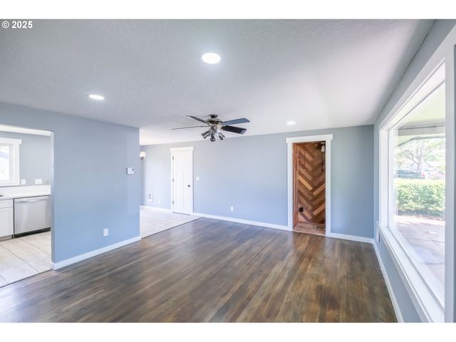3365 Glendale Ave Ne, Salem, OR 97301