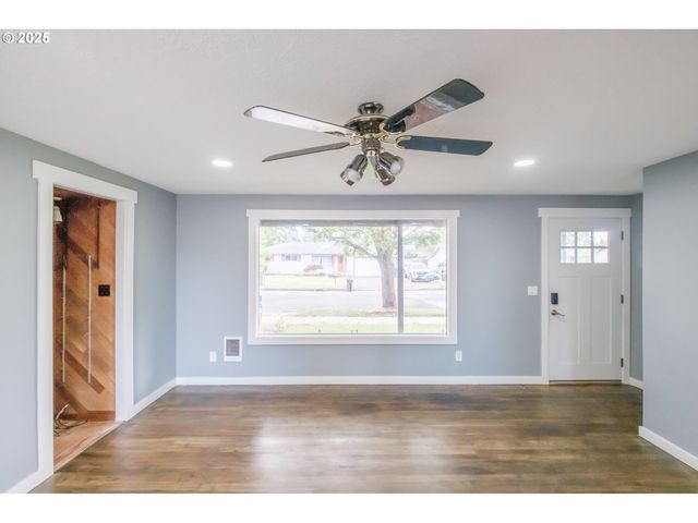 3365 Glendale Ave Ne, Salem, OR 97301