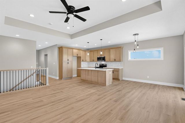 2950 Lake Hill Drive, Des Moines, IA 50320