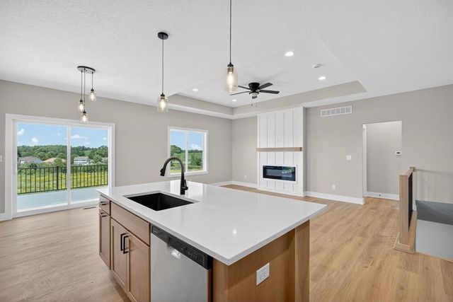 2950 Lake Hill Drive, Des Moines, IA 50320