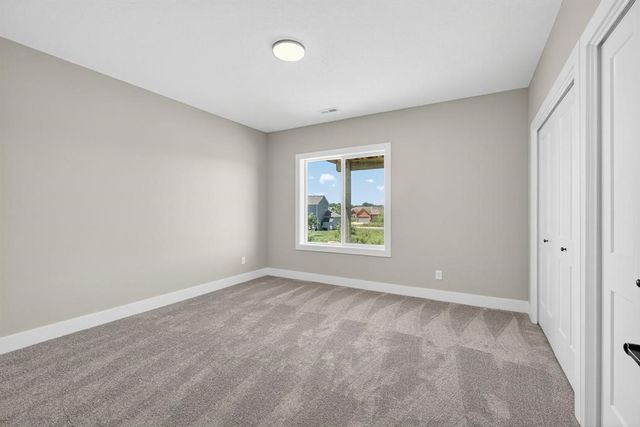 2950 Lake Hill Drive, Des Moines, IA 50320