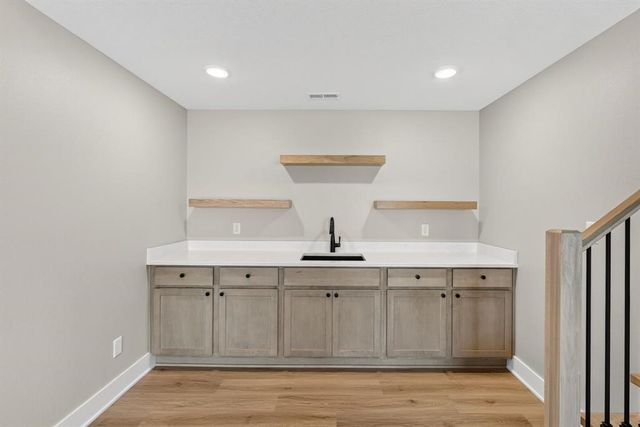 2950 Lake Hill Drive, Des Moines, IA 50320