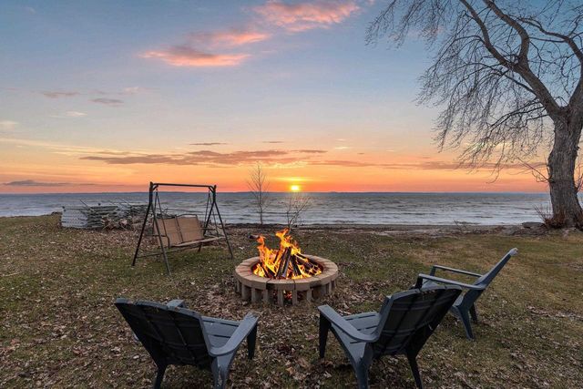 N9003 LAKESHORE DRIVE, Van Dyne, WI 54979
