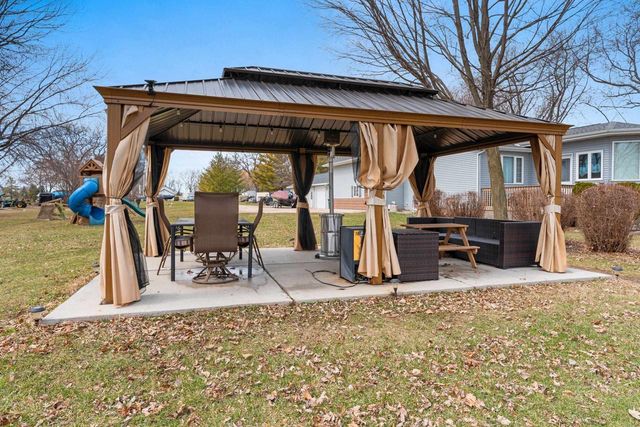 N9003 LAKESHORE DRIVE, Van Dyne, WI 54979