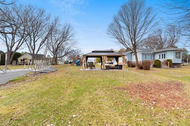 N9003 LAKESHORE DRIVE, Van Dyne, WI 54979