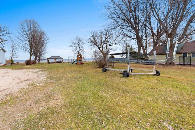 N9003 LAKESHORE DRIVE, Van Dyne, WI 54979