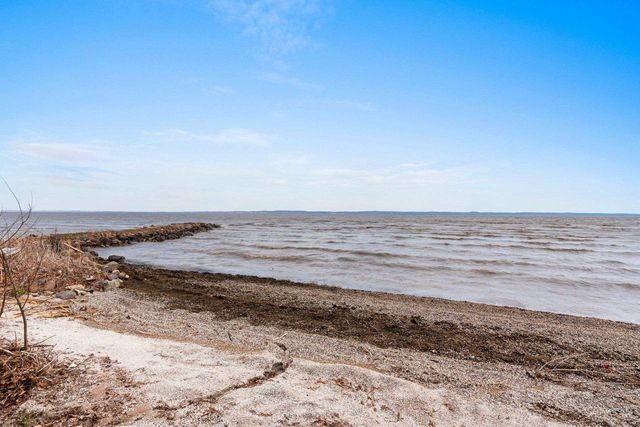 N9003 LAKESHORE DRIVE, Van Dyne, WI 54979