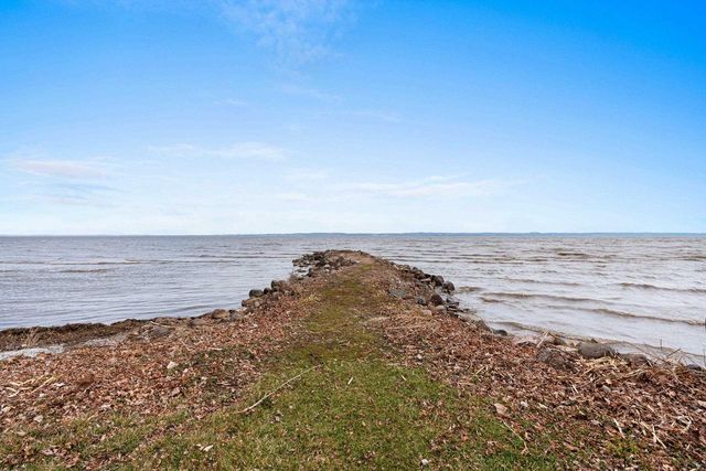 N9003 LAKESHORE DRIVE, Van Dyne, WI 54979