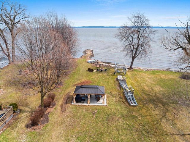 N9003 LAKESHORE DRIVE, Van Dyne, WI 54979
