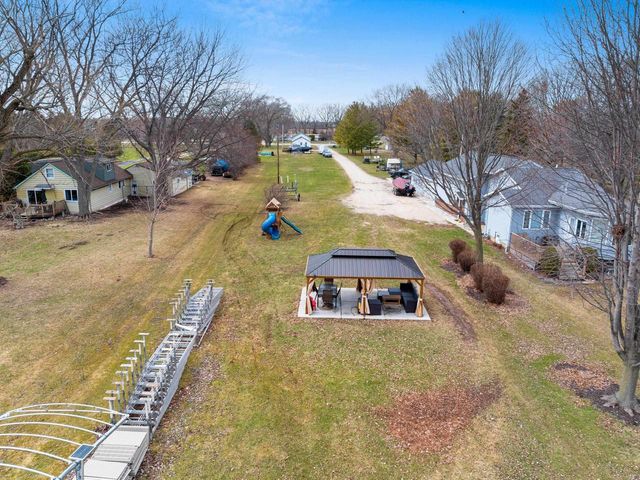 N9003 LAKESHORE DRIVE, Van Dyne, WI 54979