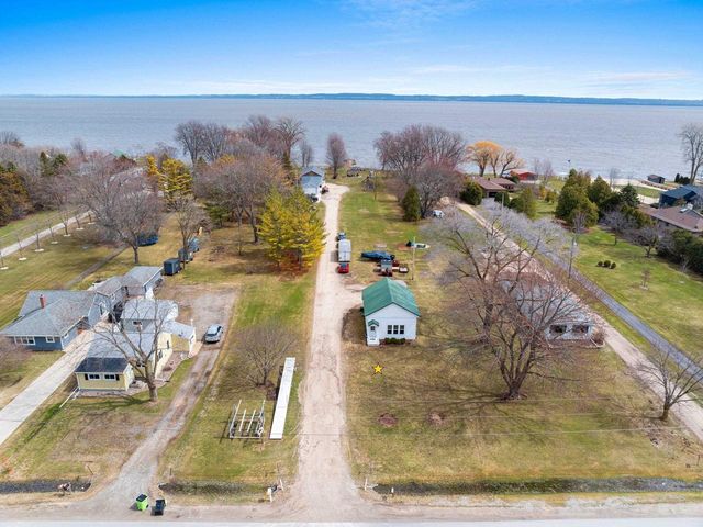 N9003 LAKESHORE DRIVE, Van Dyne, WI 54979