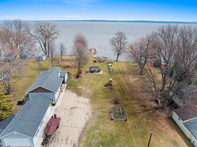 N9003 LAKESHORE DRIVE, Van Dyne, WI 54979