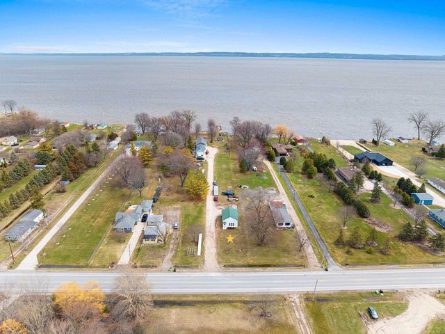 N9003 LAKESHORE DRIVE, Van Dyne, WI 54979