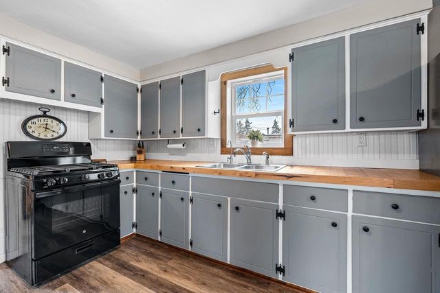 N9003 LAKESHORE DRIVE, Van Dyne, WI 54979
