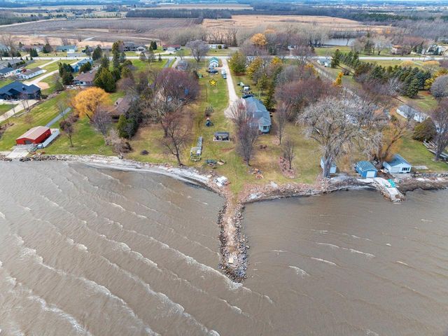N9003 LAKESHORE DRIVE, Van Dyne, WI 54979