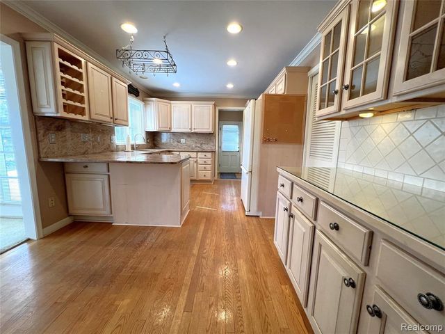 505 Anita Avenue, Grosse Pointe, MI 48236