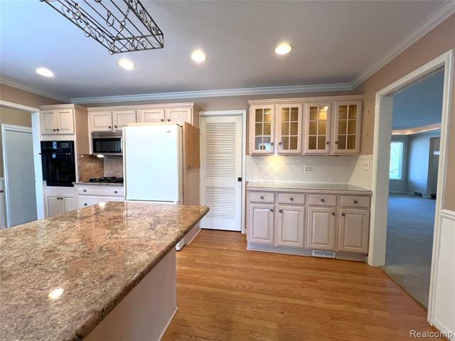 505 Anita Avenue, Grosse Pointe, MI 48236