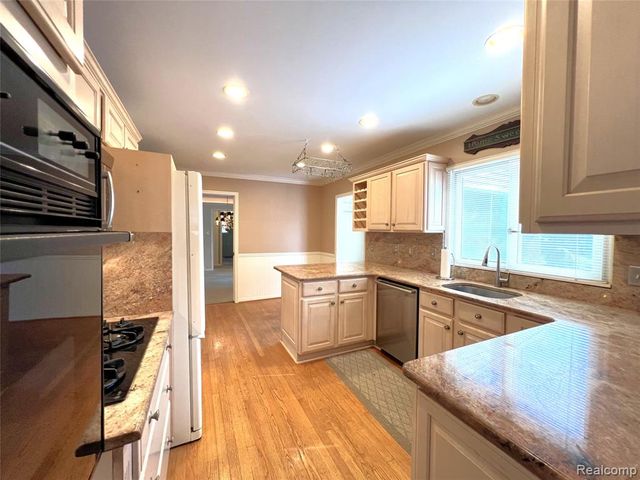 505 Anita Avenue, Grosse Pointe, MI 48236