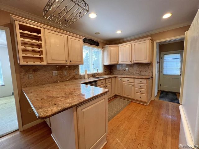 505 Anita Avenue, Grosse Pointe, MI 48236