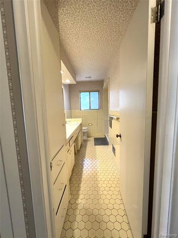 505 Anita Avenue, Grosse Pointe, MI 48236