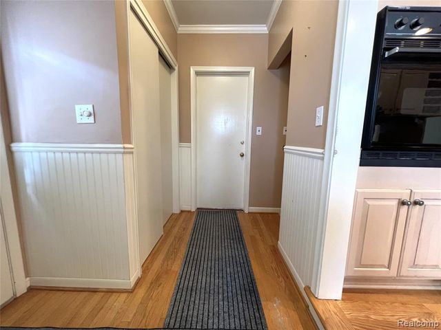 505 Anita Avenue, Grosse Pointe, MI 48236