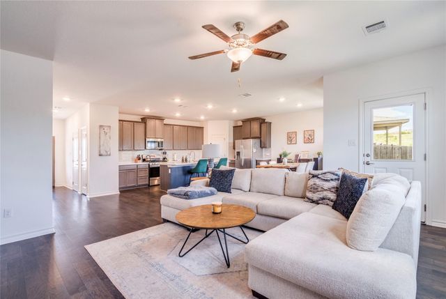 572 Pepperbark LOOP, Buda, TX 78610