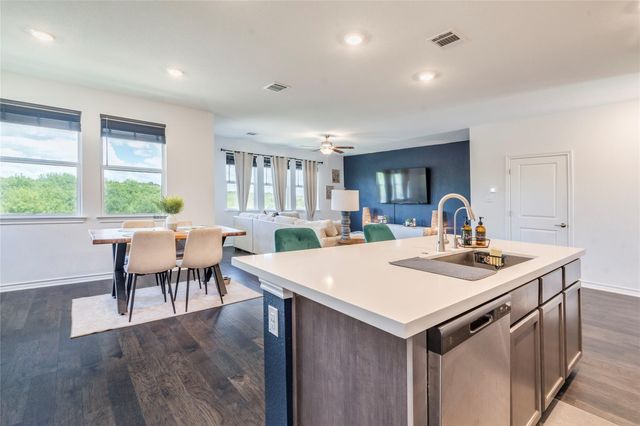 572 Pepperbark LOOP, Buda, TX 78610