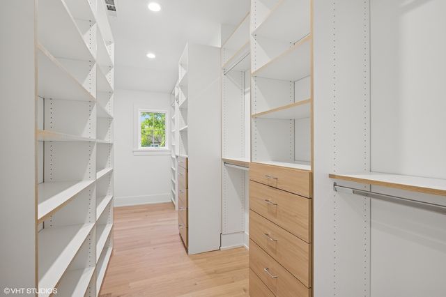 900 Pleasant Lane, Glenview, IL 60025