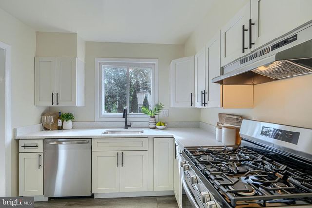 2831 RONA RD, Baltimore, MD 21207