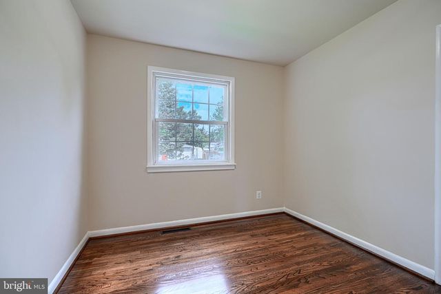 2831 RONA RD, Baltimore, MD 21207