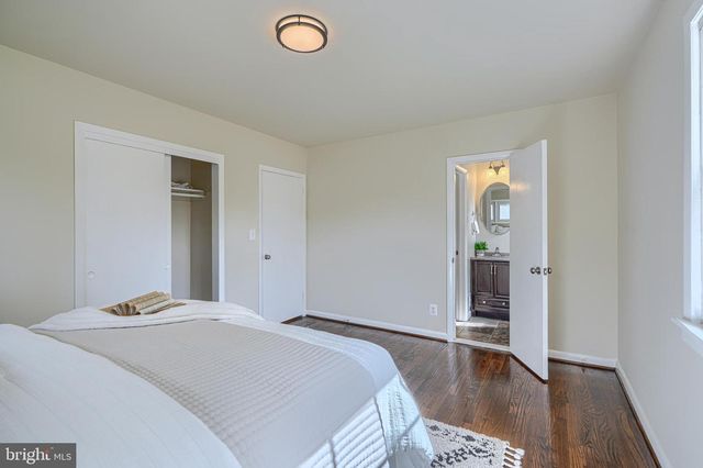 2831 RONA RD, Baltimore, MD 21207