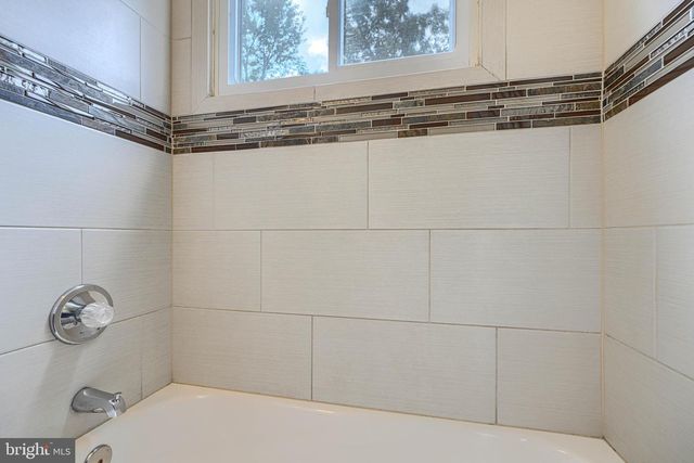 2831 RONA RD, Baltimore, MD 21207