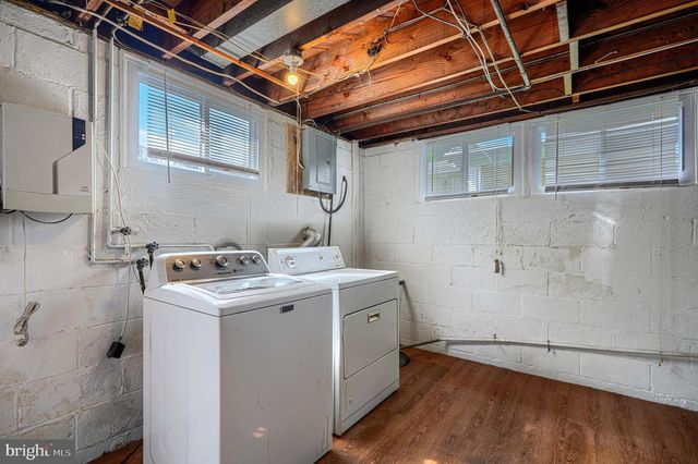 2831 RONA RD, Baltimore, MD 21207