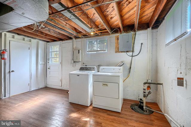 2831 RONA RD, Baltimore, MD 21207