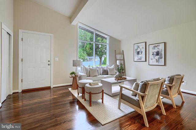 2831 RONA RD, Baltimore, MD 21207