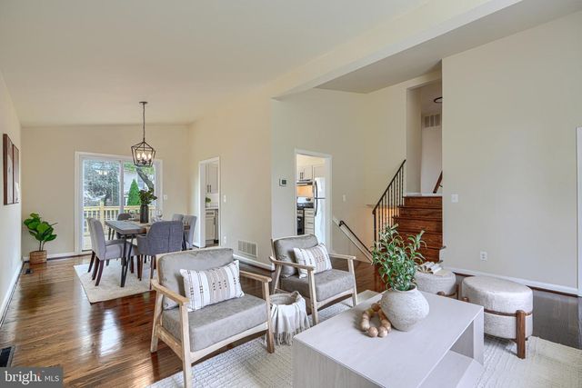 2831 RONA RD, Baltimore, MD 21207