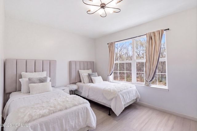 19 Susie Lane, Jackson, NJ 08527