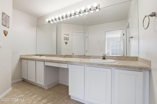 19 Susie Lane, Jackson, NJ 08527