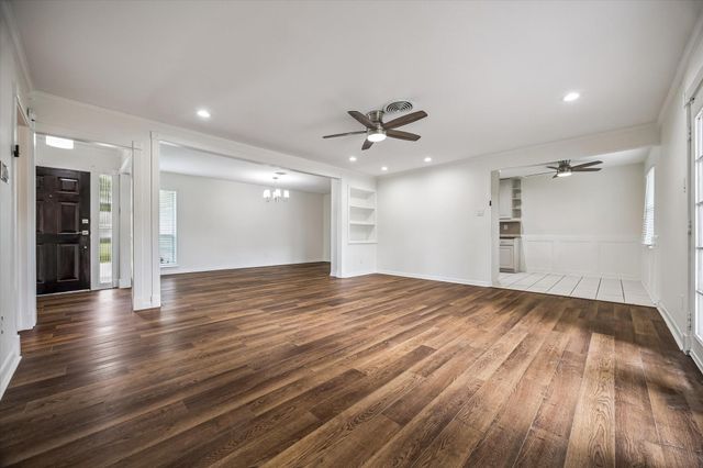 9319 Meadowcroft Drive, Houston, TX 77063